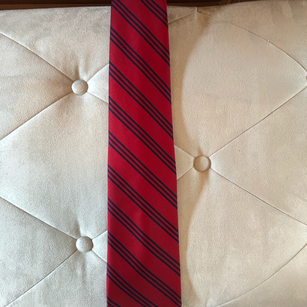 Red and blue brooks brothers tie